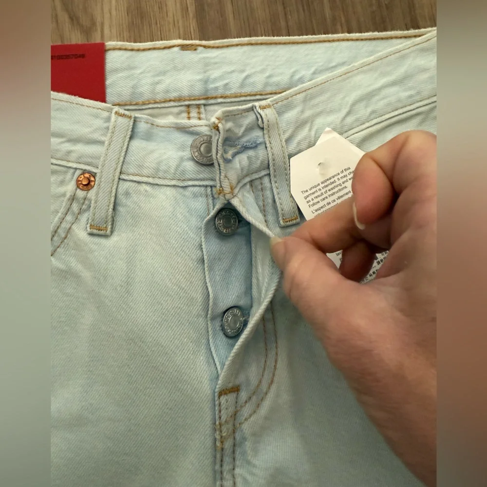 NWT Levi's 501 Cotton Ripped Tapered Juniors Women Jeans Size 24x28 - Picture 5 of 9